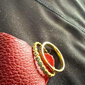 18 carat two pieces of ring.